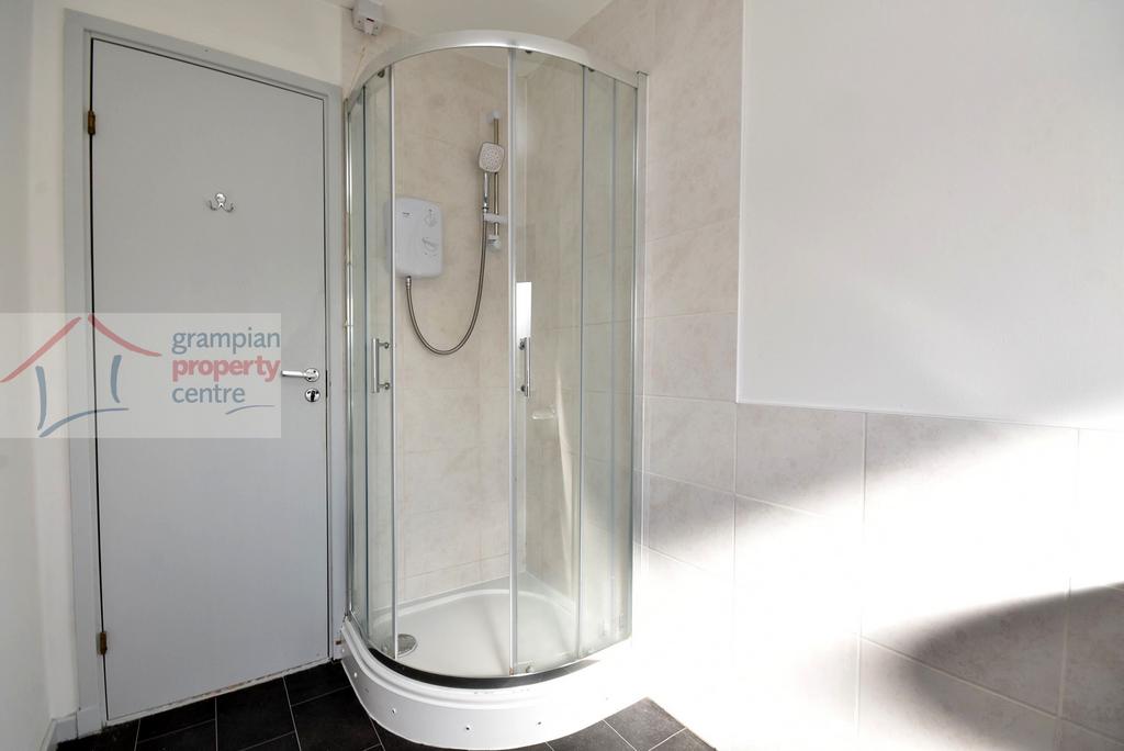 Shower room 2 .JPG