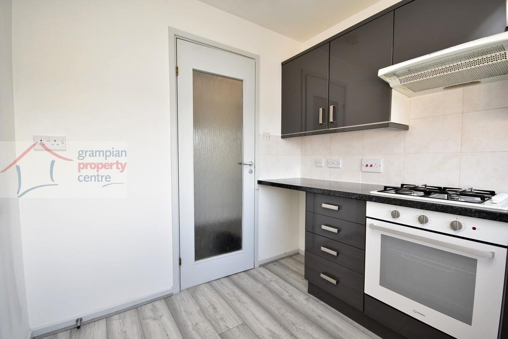 Kitchen 2 .JPG