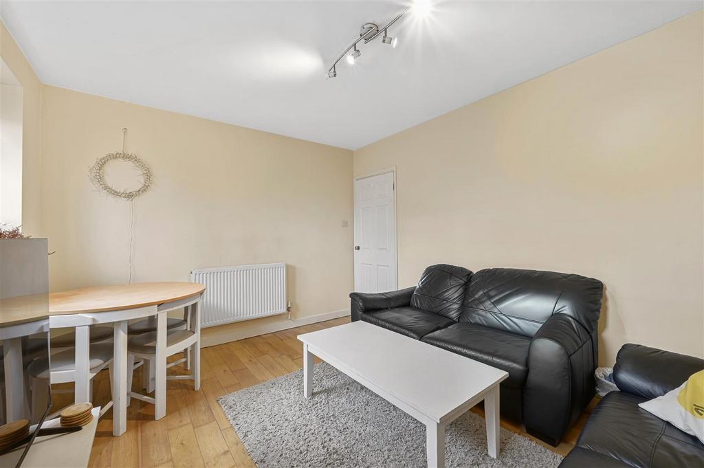 Living room.1.JPG