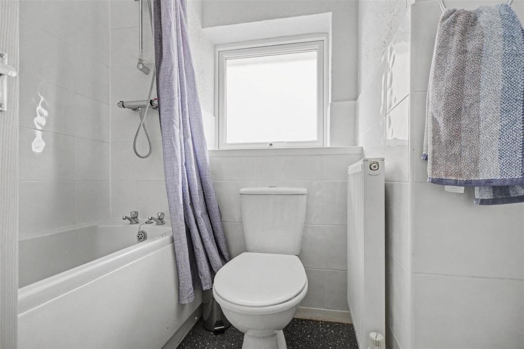Bathroom 1.jpeg
