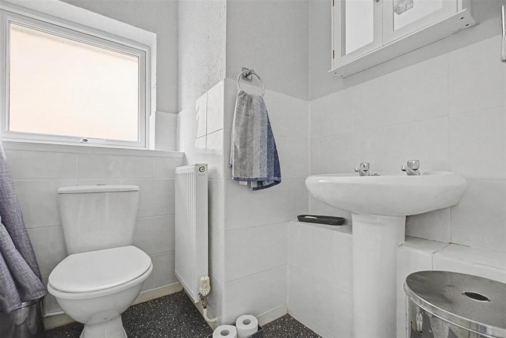 Bathroom 2.jpeg