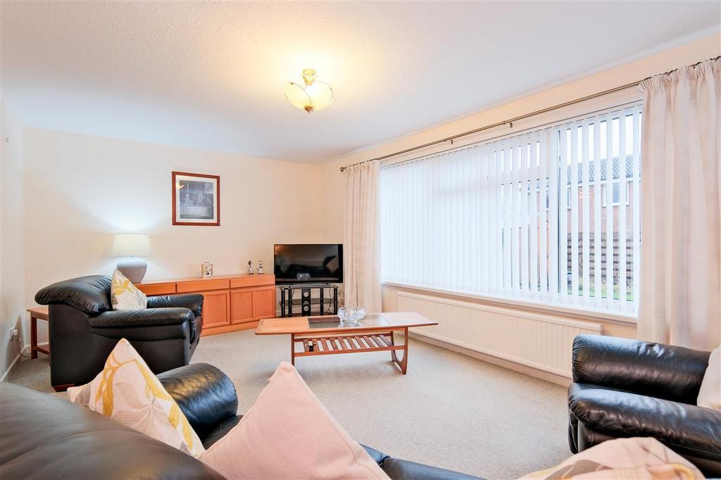Living Room / Dining