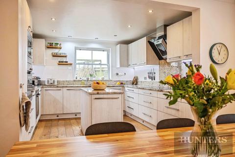 4 bedroom detached house for sale, Bridlington Road, Flamborough, Bridlington