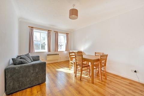 2 bedroom flat for sale, Alfred Close, Chiswick, London, W4