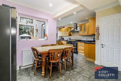 4 bedroom semi-detached house for sale, Trafalgar Avenue, Broxbourne