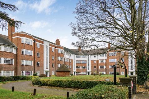 3 bedroom flat for sale, St. Leonards Court, East Sheen, SW14