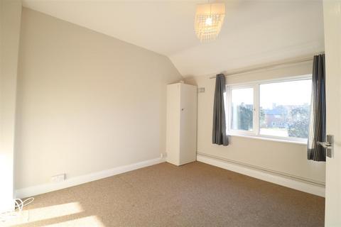 3 bedroom terraced house to rent, Roseland Road, Kenilworth