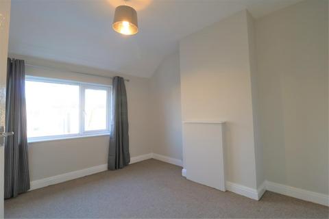 3 bedroom terraced house to rent, Roseland Road, Kenilworth