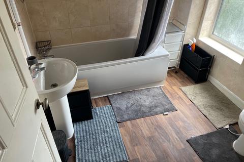 3 bedroom terraced house to rent, Whiteacre Road, Ashton-under-Lyne, OL6