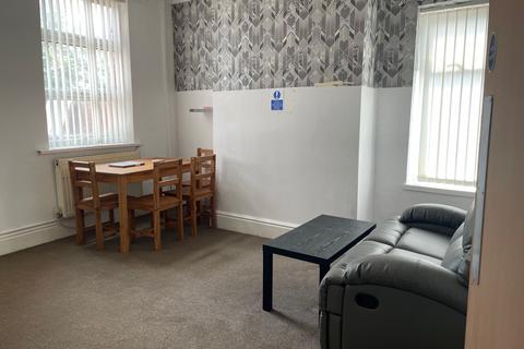 3 bedroom terraced house to rent, Whiteacre Road, Ashton-under-Lyne, OL6