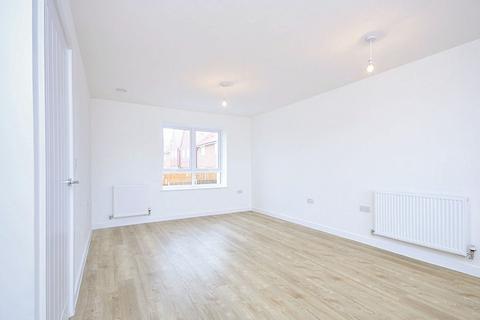 2 bedroom house to rent, Sopwith Drive, Rochester ME3