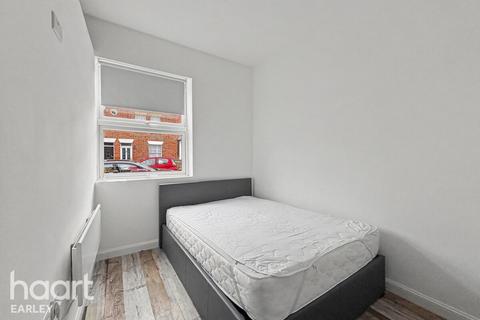 undefined, Derby Street, READING