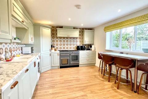 3 bedroom detached house for sale, Luddington Road, Stratford-upon-Avon, Warwickshire, CV37 9SF