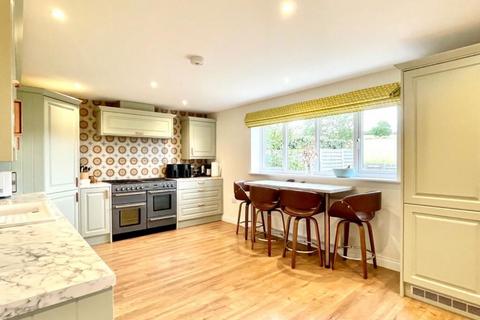 3 bedroom detached house for sale, Luddington Road, Stratford-upon-Avon, Warwickshire, CV37 9SF