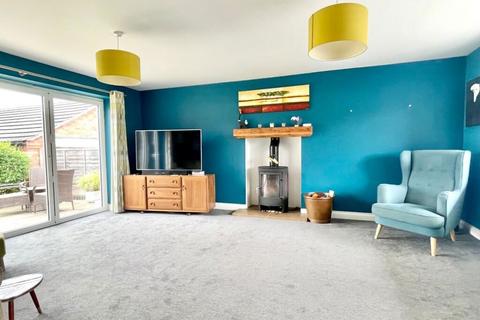 3 bedroom detached house for sale, Luddington Road, Stratford-upon-Avon, Warwickshire, CV37 9SF