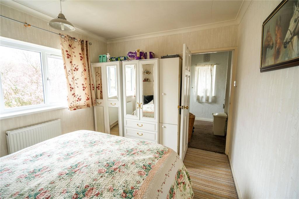 Bedroom 2 (2)