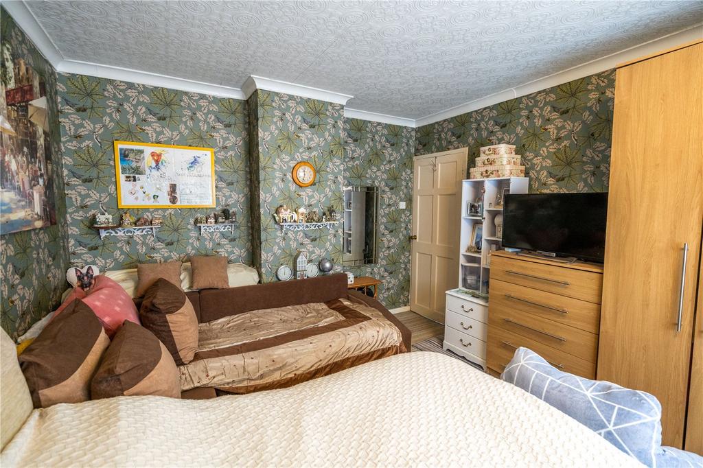 Bedroom 1 (2)