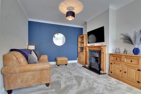 4 bedroom semi-detached house for sale, Hull Road, Coniston, Hull