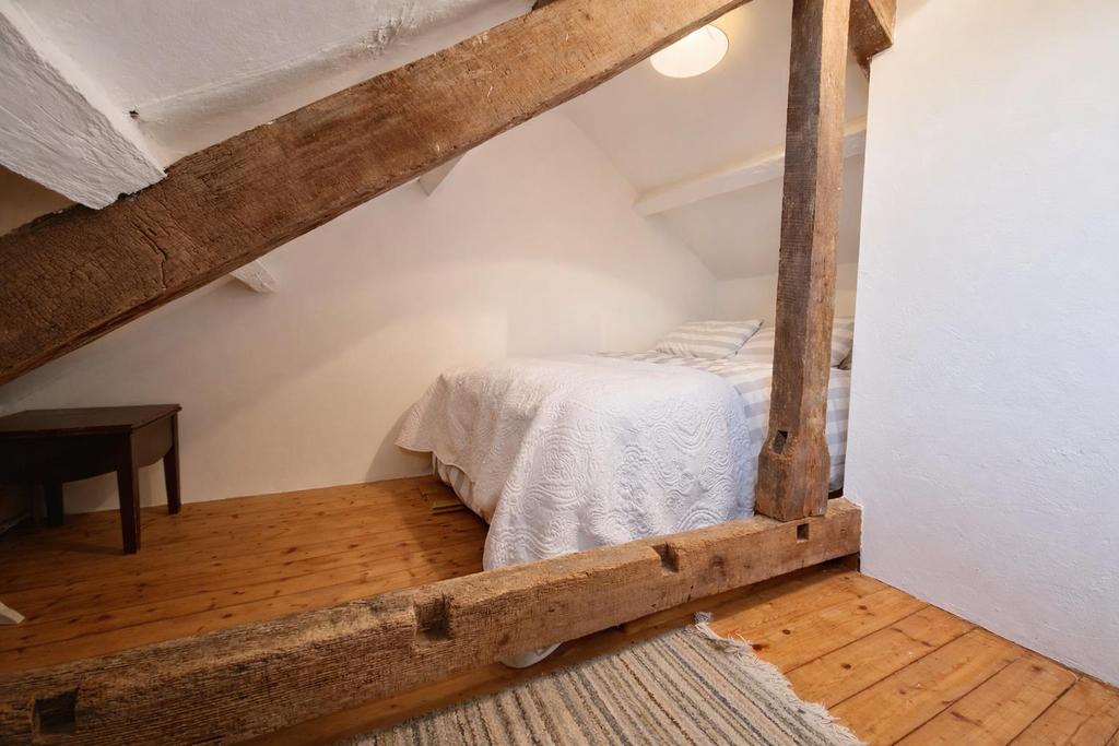 Loft Bedroom 2 (1).png