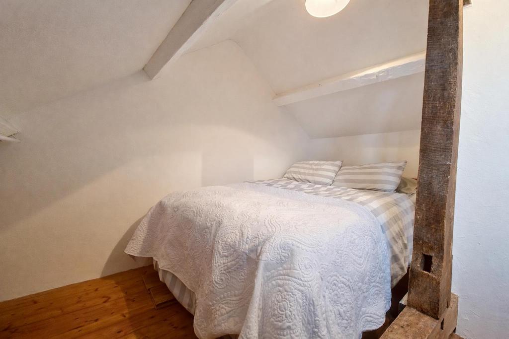 Loft Bedroom 2 (3).png