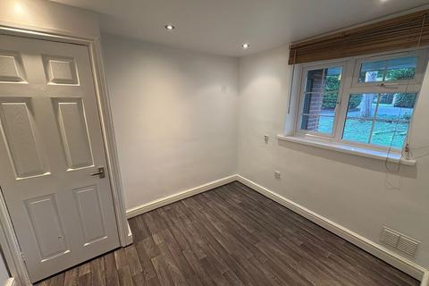 2 bedroom flat to rent, Gilldown Place, Birmingham, B15