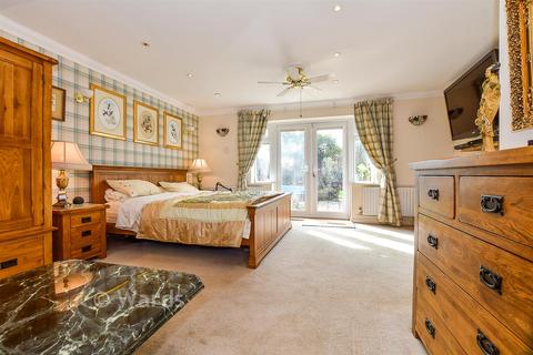 3 bedroom detached bungalow for sale, Orchard Glade, Headcorn, Kent