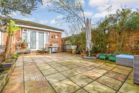 3 bedroom detached bungalow for sale, Orchard Glade, Headcorn TN27