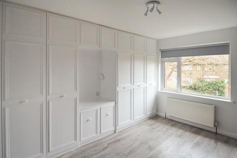 2 bedroom maisonette to rent, Brambles Close, Isleworth