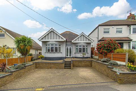 2 bedroom detached bungalow for sale - Daws Heath, Benfleet, SS7