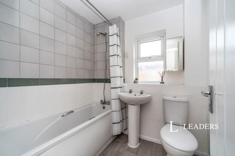 undefined, Crediton Close, Bedford, Bedfordshire, MK40