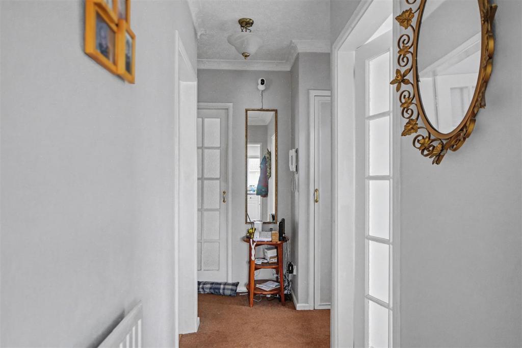 Hallway 1.jpeg