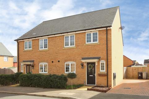 3 bedroom semi-detached house for sale - Brewton Drive, Deeping St. James, Peterborough