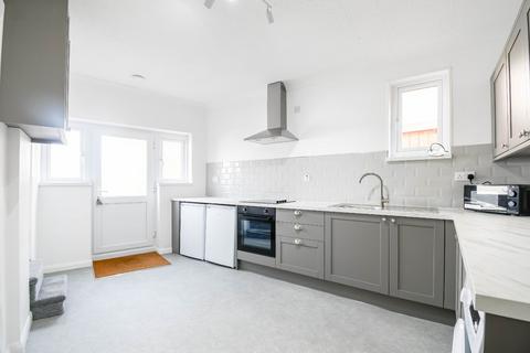 5 bedroom detached house for sale, Abbey Close, Newbury, Berkshire, RG14