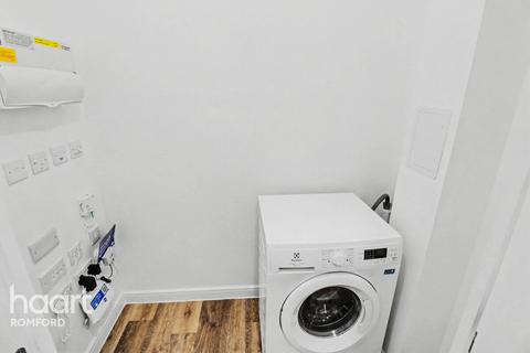 2 bedroom apartment to rent, 13 Orchid Avenue, Harold Hill
