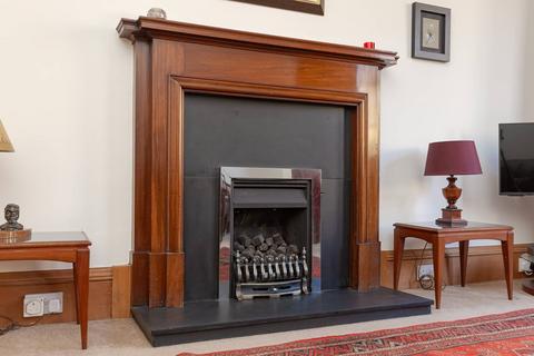 2 bedroom flat for sale, 5 2f1 Bruntsfield Gardens, Edinburgh, EH10 4DX