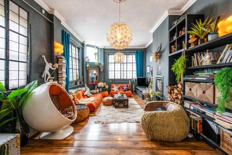 4 bedroom end of terrace house for sale, Old Commerical Road, Portsmouth