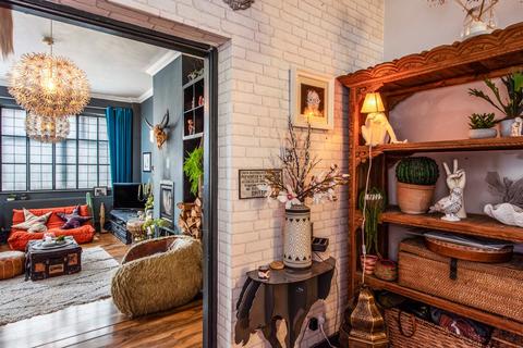4 bedroom end of terrace house for sale, Old Commerical Road, Portsmouth