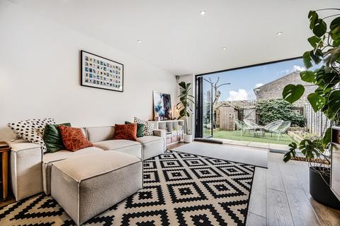 3 bedroom terraced house for sale, Copeland Road, London