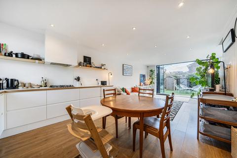 3 bedroom terraced house for sale, Copeland Road, London