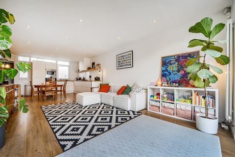 3 bedroom terraced house for sale, Copeland Road, London