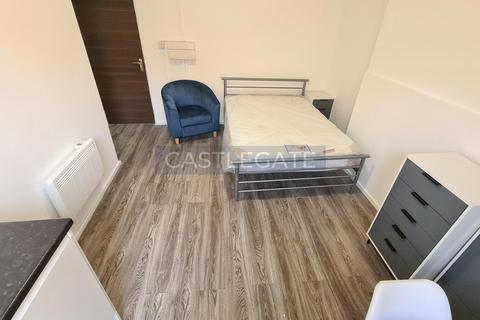 5 bedroom terraced house to rent, Manchester Road, Huddersfield, West Yorkshire