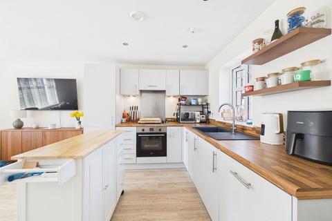 2 bedroom maisonette for sale, Petunia Vale, Worthing, BN13 3YY