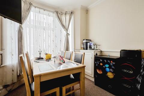 3 bedroom terraced house for sale, Euston Road, Northampton