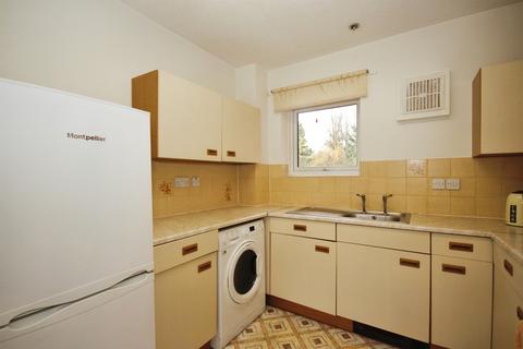 2 bedroom apartment for sale, Garden Court, Warwick