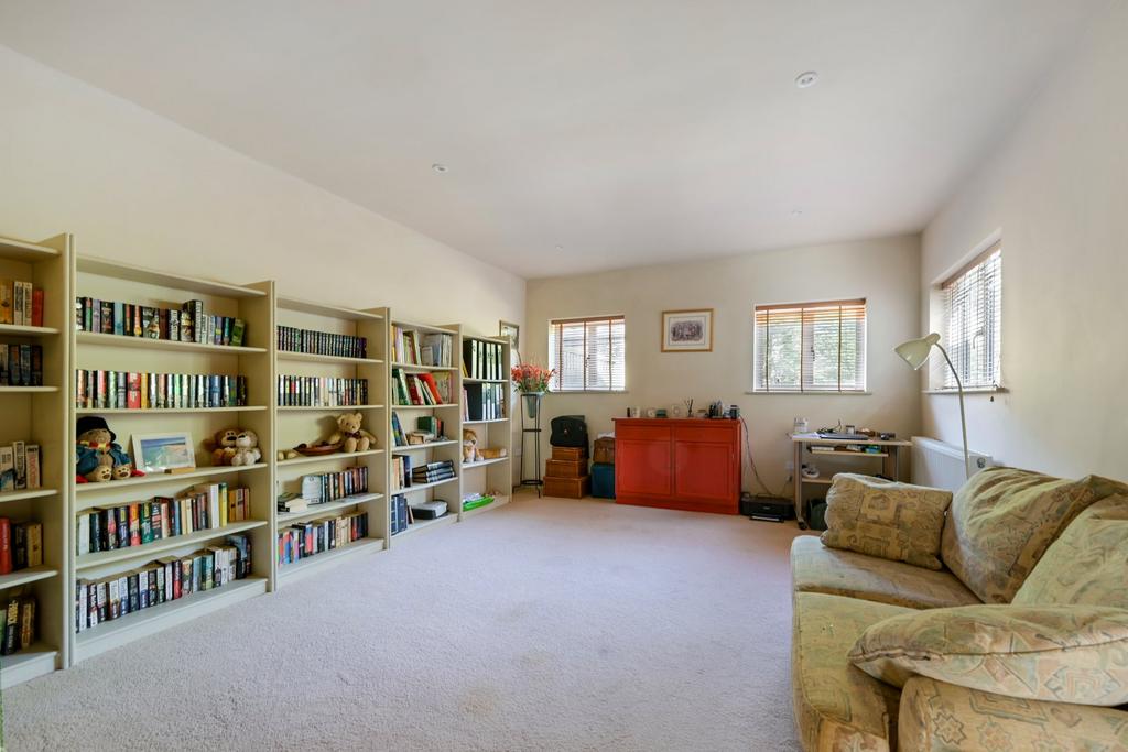 Bedroom 4 / Receptio