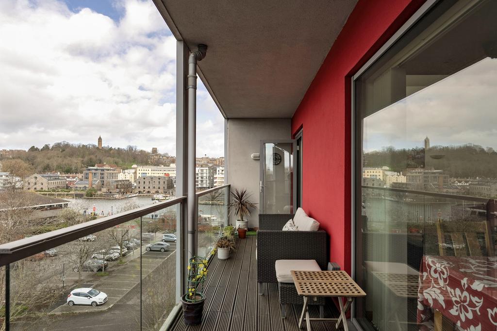 Balcony ()