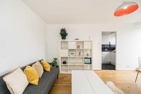 1 bedroom flat for sale, Bullen Street, London SW11