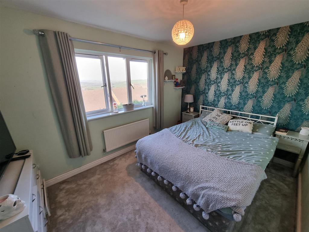 Bed 1.jpg