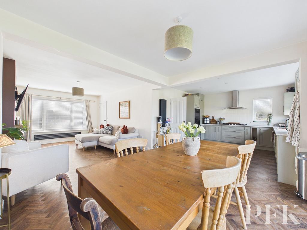 Kitchen / Living Area