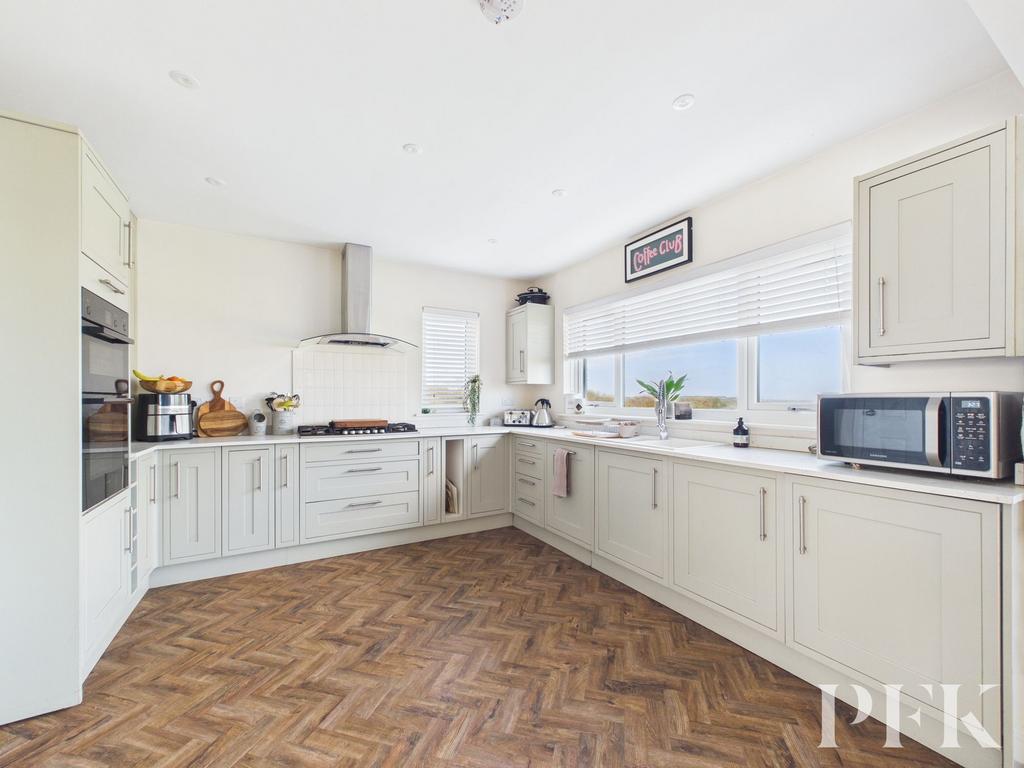 Kitchen / Living Area
